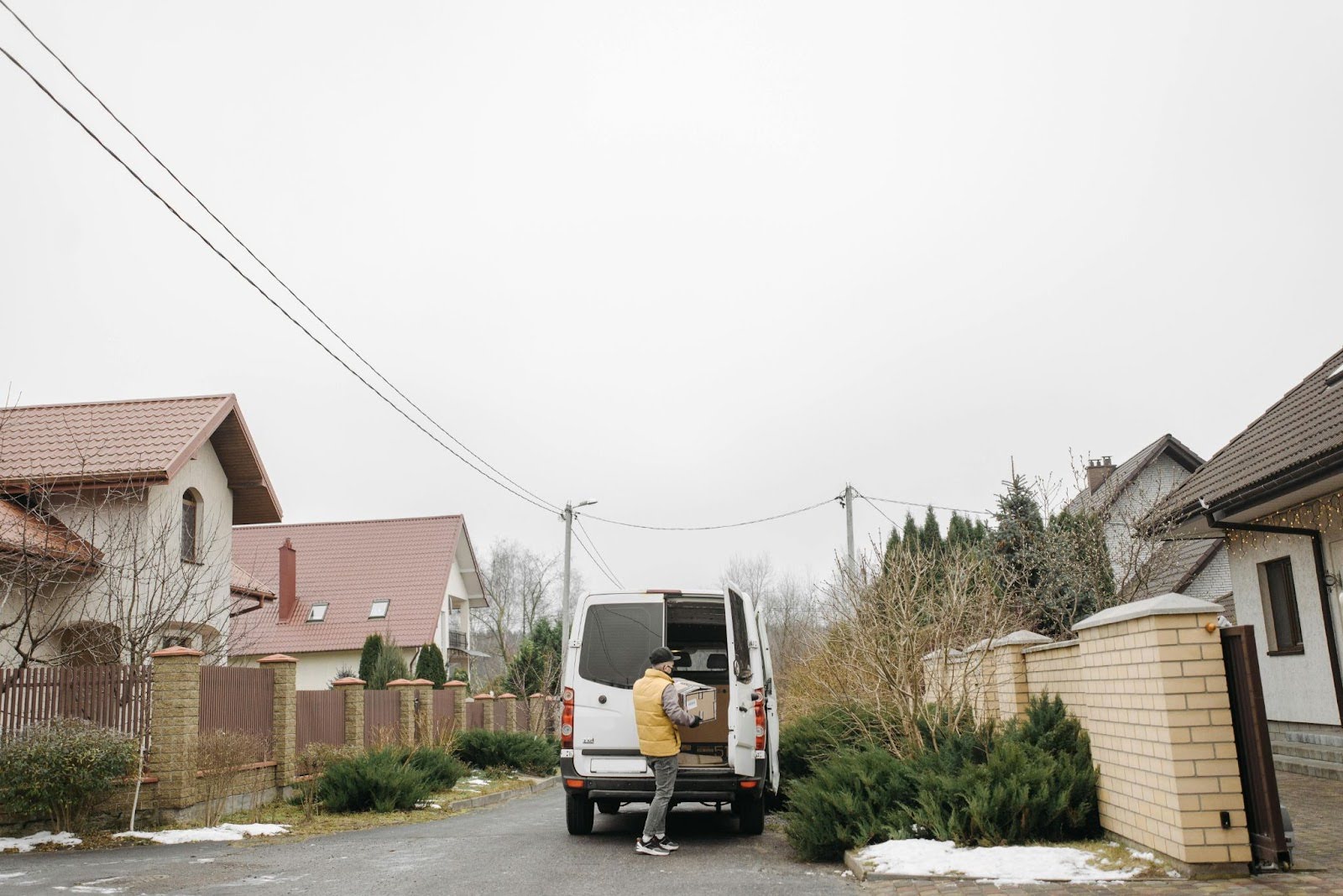 Moving During the Off-Season: Pros and Cons