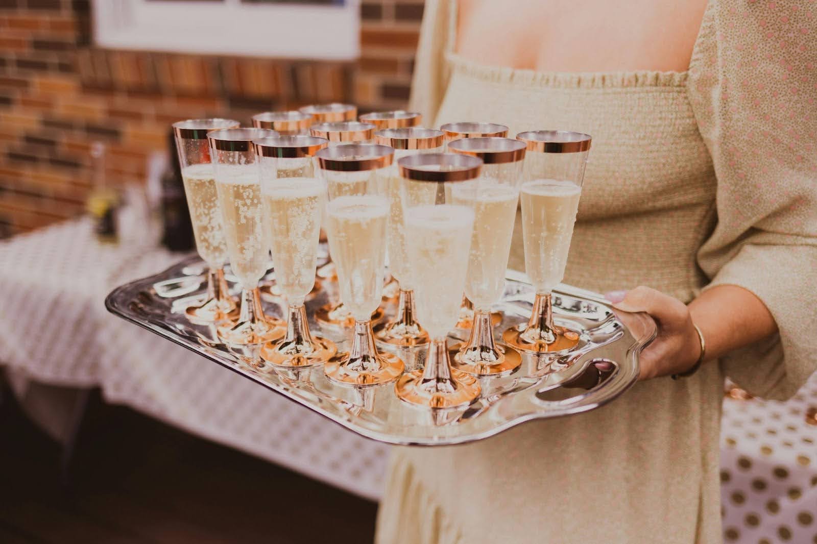 How to Organize a Housewarming Party