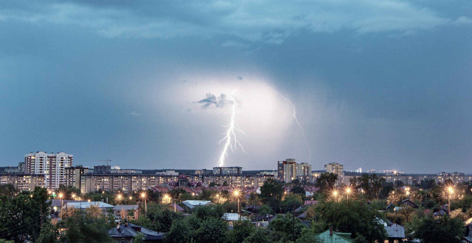 How to Protect Your Belongings During End-of-Summer Storms in DC | Pro100Movers